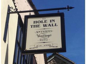 Hole In The Wall - Wightbay.com