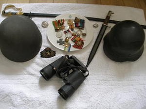 Medal, swords, bayonets, badges, helmets,  Engli in Bembridge
