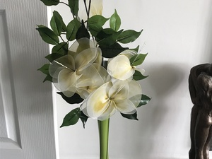 Vase & artificial flowers