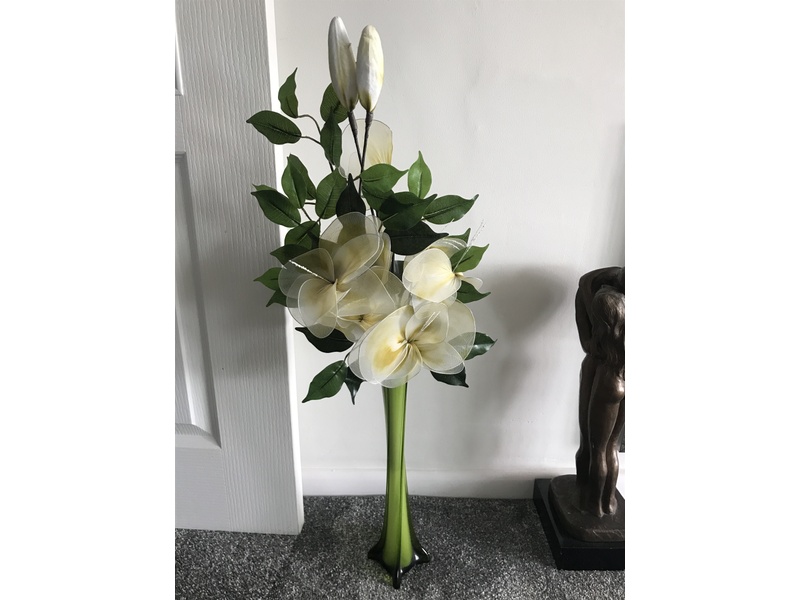 Vase & artificial flowers