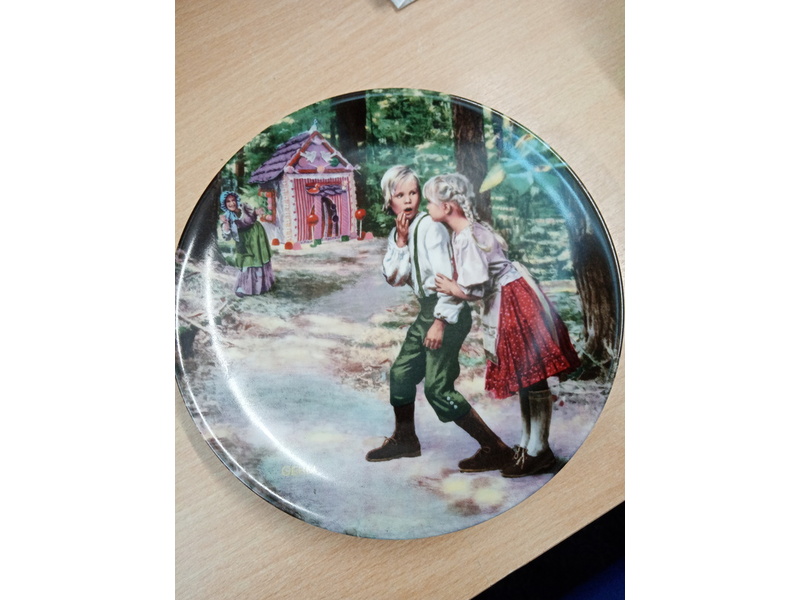 Hansel and Gretel plate by Konigszelt Bayern £3 in Sandown