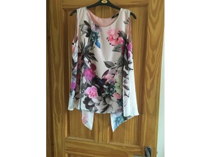 WALLIS Peach Floral Top - Size 10 in Cowes