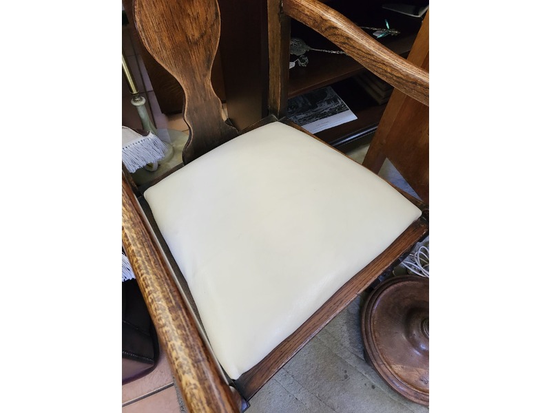 Armchair Antiques and Collectables in Shanklin