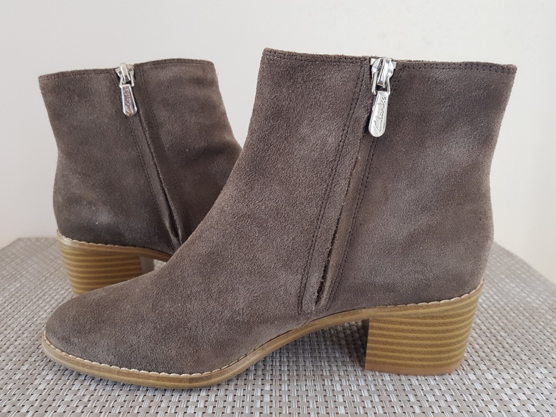 Clarks Suede Ankle Boots Size 3 in Ryde