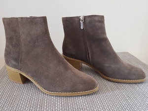 Clarks Suede Ankle Boots Size 3 in Ryde