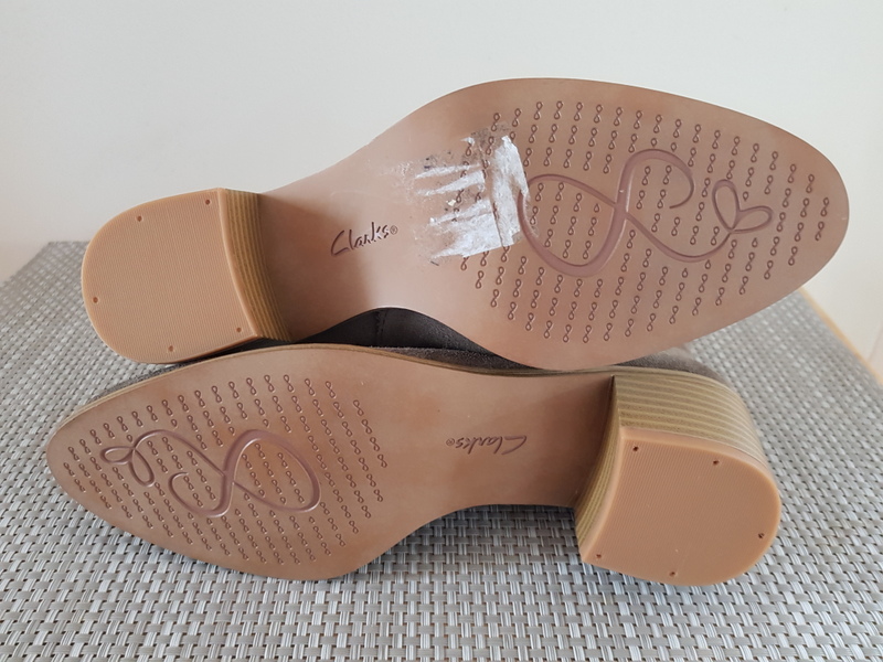 Clarks Suede Ankle Boots Size 3 in Ryde