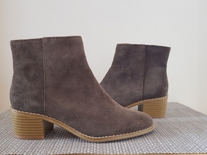 Clarks Suede Ankle Boots Size 3 in Ryde