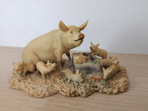 Border Fine Arts, figure of “Mr Worley's Queenie” a pig group in Yarmouth