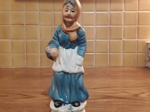 Vintage 1980s Old Woman with Fruit Basket Figurine  in Ventnor