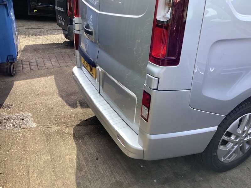Silver Diesel Manual Renault Trafic 2021