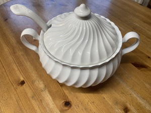 Punch bowl or soup tureen 5l capacity as new in Newport