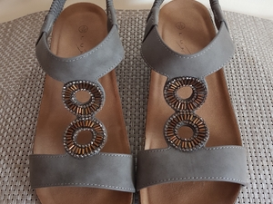 LUNA Ladies Sandals Size 3 in Ryde