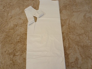 59 polythene disposable white aprons in Ventnor