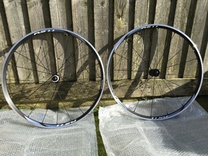 SHIMANO RS11 Road wheels in Sandown