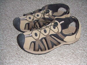 BAY REEF MENS SHANDALS NEW  SIZE 11  BROWN in Ryde
