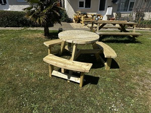 Round picnic table in Totland Bay