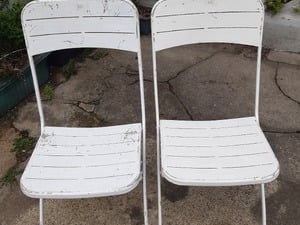 2 metal folding chairs in Cowes