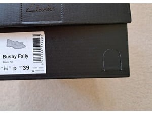 LADIES CLARKS SHOES 5.5 D in Cowes