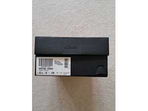 LADIES CLARKS SHOES SIZE 5.5 D in Cowes