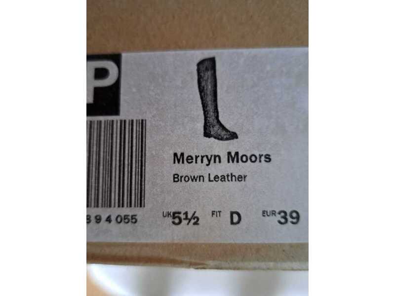 LADIES CLARKS BOOTS SIZE 5.5 D in Cowes