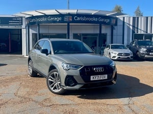 AUTO - 2021 AUDI Q3 40 TFSI Quattro Black Edition