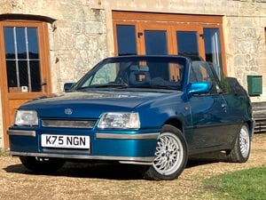 Vauxhall Astra 2.0 Exclusive Cabriolet. 47,000 miles and TWO OWNERS!! March 2027 MOT no advisories.