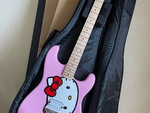 Squier by Fender Limited Edition Hello Kitty Stratocaster (2024) in Ventnor