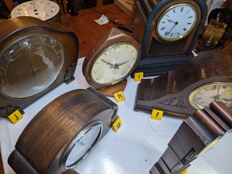 Selection of vintage desk/bedside table clocks  Clocks in East Cowes