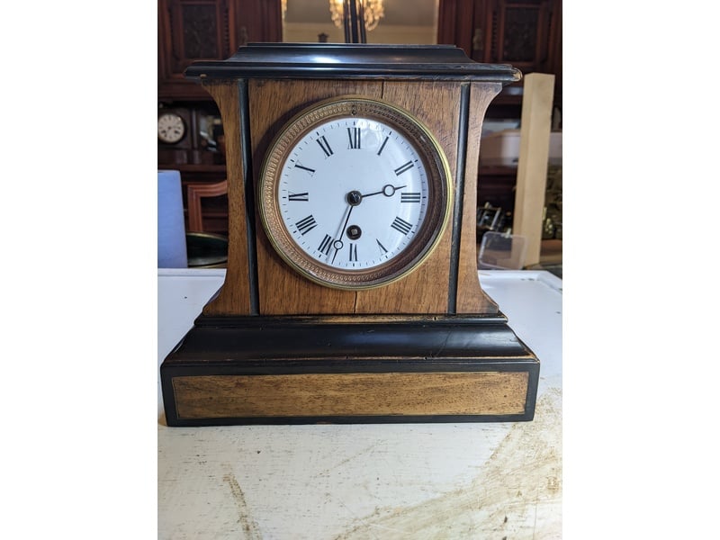 Selection of vintage desk/bedside table clocks  Clocks