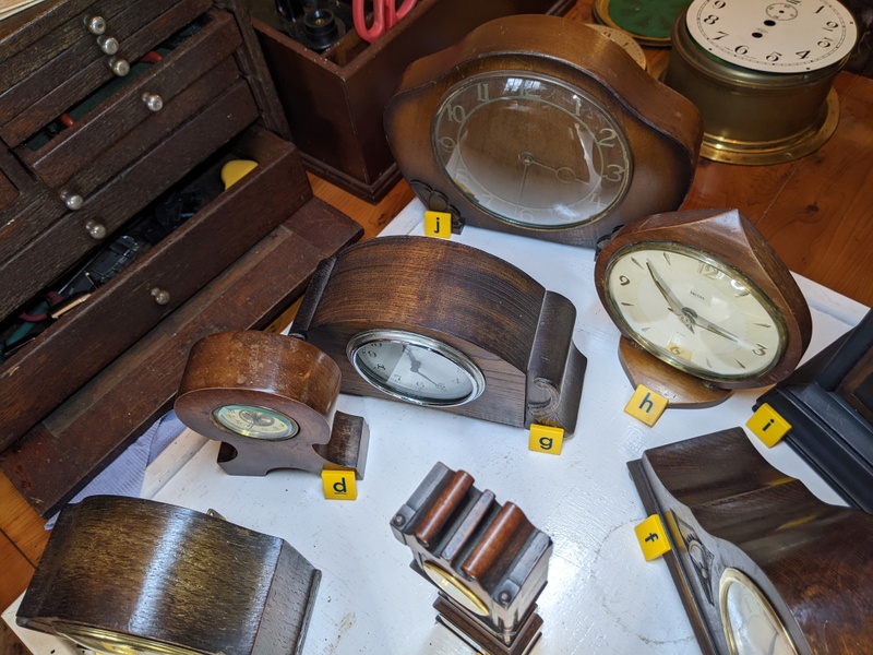 Selection of vintage desk/bedside table clocks