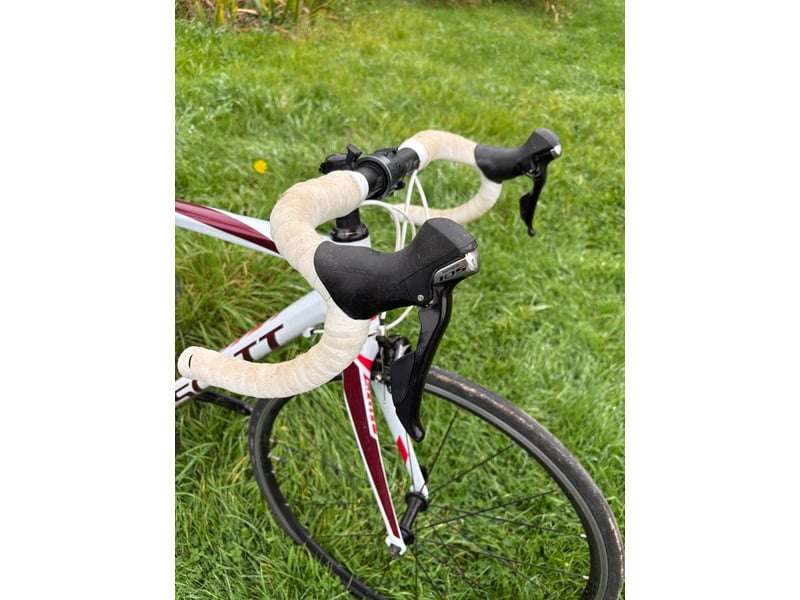 Scott CR1 Carbon road bike Adults Bicycles in Yarmouth