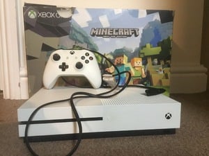 Xbox ONE bundle  in Totland Bay