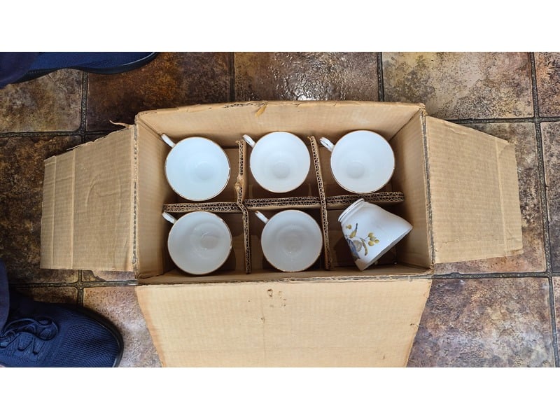 18 piece Regency bone China tea set 1970 Chinaware
