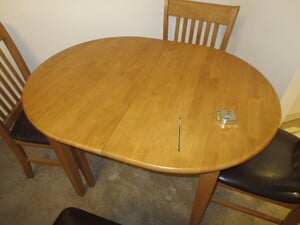 Really nice extending table  REDUCED YET AGAIN AND NOW AGAIN 25/2 !!!!  THIS IS A BARGAIN in Ventnor