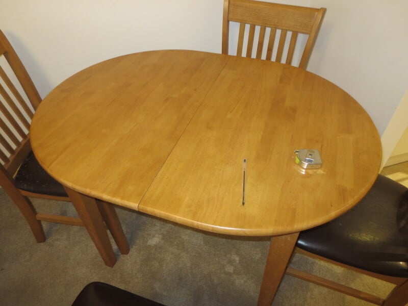 Really nice extending table  REDUCED YET AGAIN AND NOW AGAIN 25/2 !!!!  THIS IS A BARGAIN in Ventnor