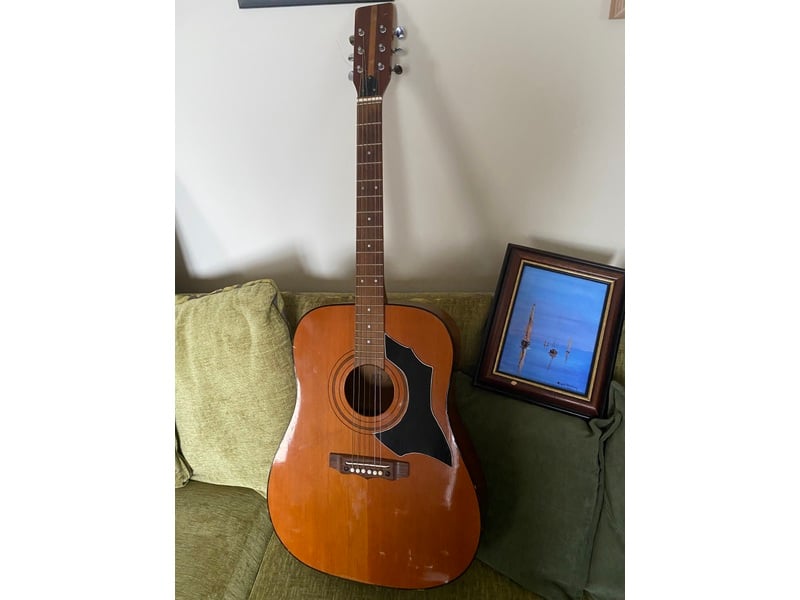 Kd 28 guitar in Cowes