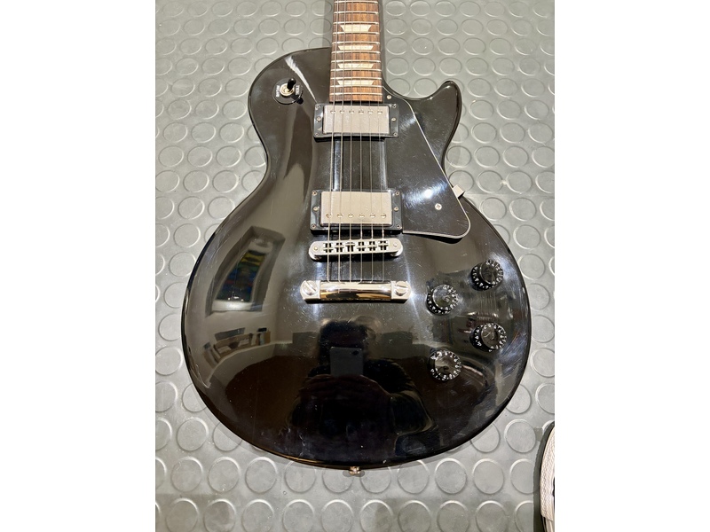 Gibson USA Les Paul Studio - 2008 Guitars And Amps in Cowes