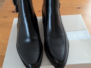 Brand New Clarks Ladies Black Ankle Boots In Box -  Size 5 in Cowes
