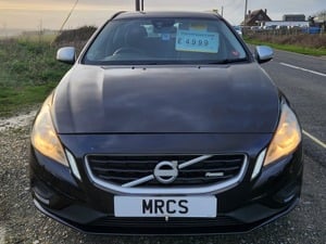 VOLVO V60 ESTATE R-DESIGN E-DRIVE, 6 SPEED MANUAL IN ONYX BLACK WITH FULL SERVICE HISTORY.