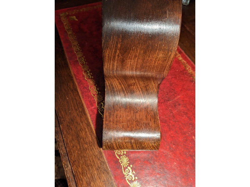 Small mechanical oak mantle/desk clock  Clocks
