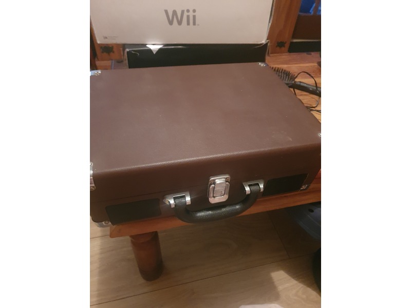 Rechargeable  record player in beautiful  case  Vinyls/Records in Newport