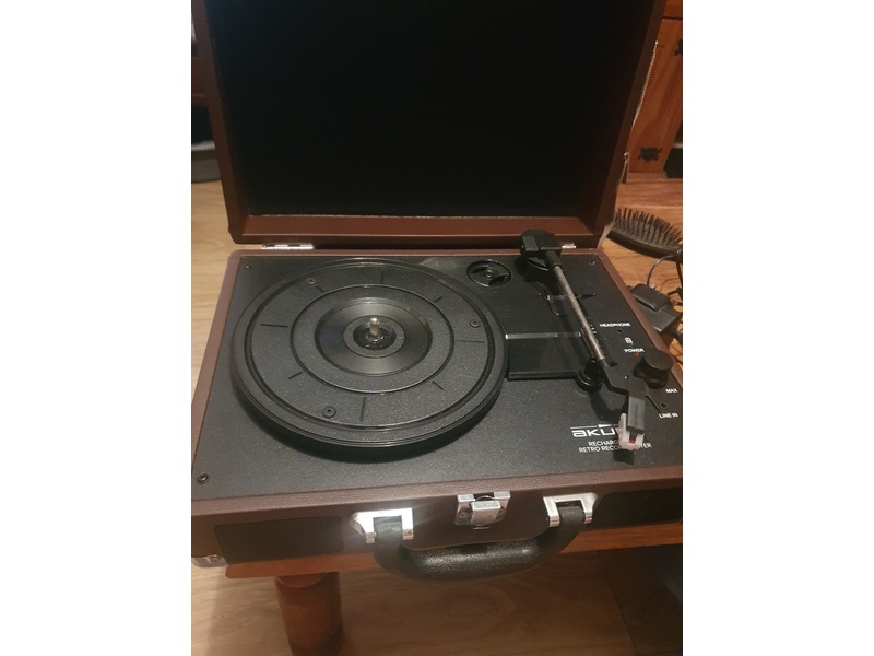 Rechargeable  record player in beautiful  case  in Newport