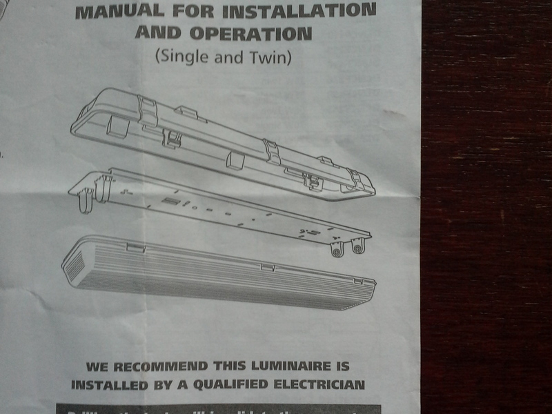 FLUORESCENT LIGHTS WITH TWIN TUBES AND DIFFUSER . NEW OR USED WANTED> in Newport