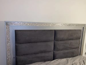 Queen Bedroom Set 4pcs LED in Headboard Headboard lights up New condition less than 1yr old