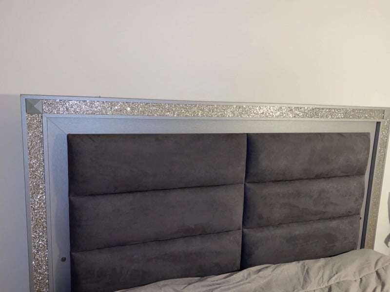 Queen Bedroom Set 4pcs LED in Headboard Headboard lights up New condition less than 1yr old