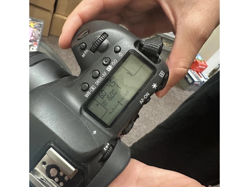 Canon EOS 5D Mark IV Camera Kit 30.4MP EF 50mm 1.8 STM Lens