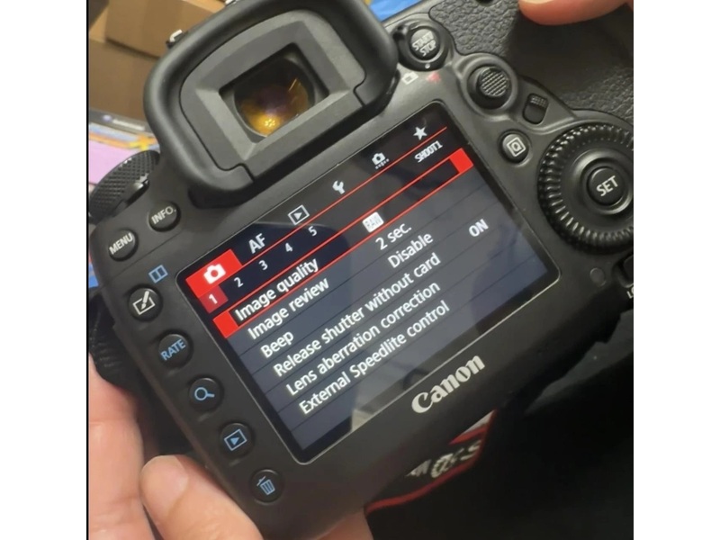 Canon EOS 5D Mark IV Camera Kit 30.4MP EF 50mm 1.8 STM Lens  Digital Cameras in Sandown