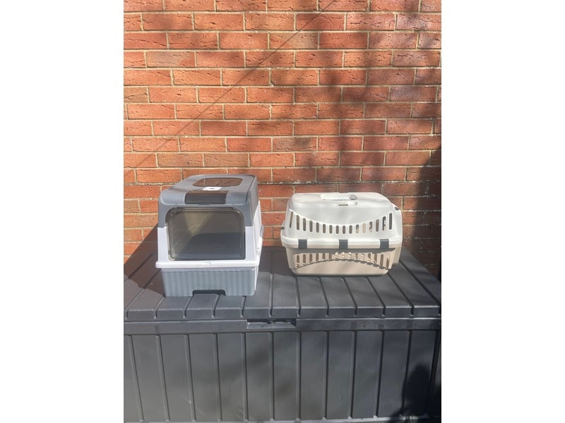 Litter tray and carrier  in Sandown For Sale