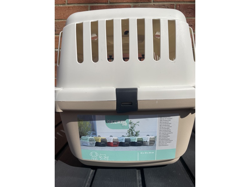 Litter tray and carrier