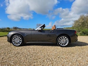 2017 Fiat 124 Spyder MultiAir Lusso Premium.